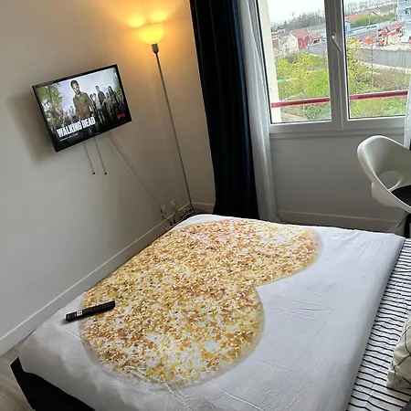 Guest house Meublee Metro 7 2 La Courneuve